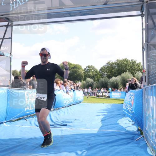 25.08.2024 - Elbe Triathlon Hamburg H.Heesch http://msf.ph/oto/6875862 25.08.2024 11:16:28 Ziel 607, 611, 693 meine-sportfotos.de