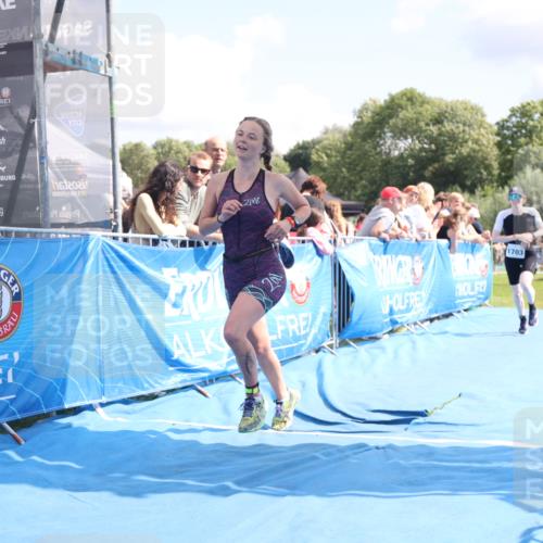 25.08.2024 - Elbe Triathlon Hamburg H.Heesch http://msf.ph/oto/6876007 25.08.2024 12:06:10 Ziel 1613, 1703 meine-sportfotos.de