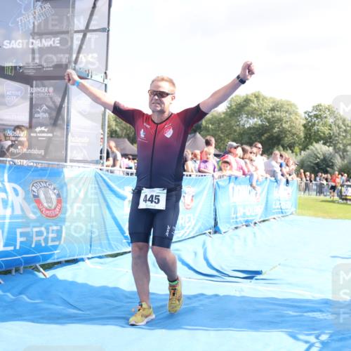 25.08.2024 - Elbe Triathlon Hamburg H.Heesch http://msf.ph/oto/6876015 25.08.2024 11:42:05 Ziel 354, 445, 1454 meine-sportfotos.de