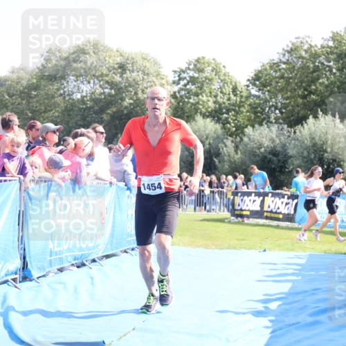 25.08.2024 - Elbe Triathlon Hamburg H.Heesch http://msf.ph/oto/6876026 25.08.2024 11:42:12 Ziel 1454 meine-sportfotos.de