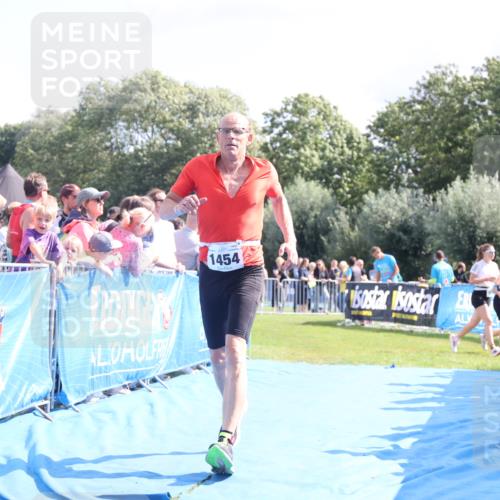 25.08.2024 - Elbe Triathlon Hamburg H.Heesch http://msf.ph/oto/6876030 25.08.2024 11:42:12 Ziel 1454 meine-sportfotos.de
