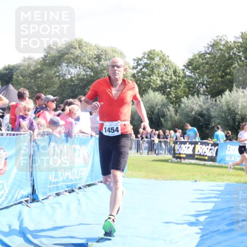 25.08.2024 - Elbe Triathlon Hamburg H.Heesch http://msf.ph/oto/6876033 25.08.2024 11:42:12 Ziel 1454 meine-sportfotos.de