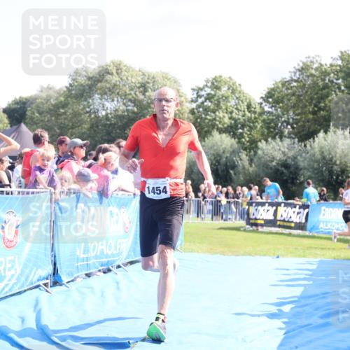 25.08.2024 - Elbe Triathlon Hamburg H.Heesch http://msf.ph/oto/6876036 25.08.2024 11:42:12 Ziel 1454 meine-sportfotos.de