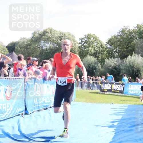 25.08.2024 - Elbe Triathlon Hamburg H.Heesch http://msf.ph/oto/6876038 25.08.2024 11:42:12 Ziel 1454 meine-sportfotos.de