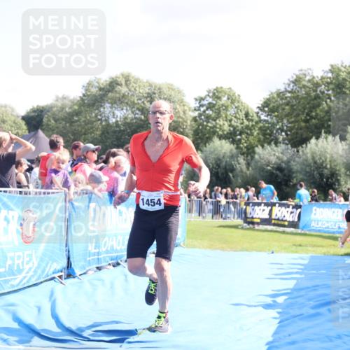 25.08.2024 - Elbe Triathlon Hamburg H.Heesch http://msf.ph/oto/6876041 25.08.2024 11:42:12 Ziel 1454 meine-sportfotos.de