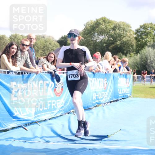 25.08.2024 - Elbe Triathlon Hamburg H.Heesch http://msf.ph/oto/6876042 25.08.2024 12:06:11 Ziel 1613, 1703 meine-sportfotos.de