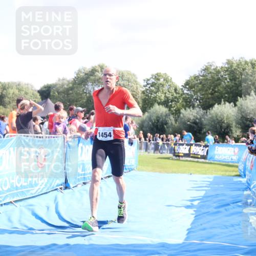 25.08.2024 - Elbe Triathlon Hamburg H.Heesch http://msf.ph/oto/6876050 25.08.2024 11:42:13 Ziel 1454 meine-sportfotos.de