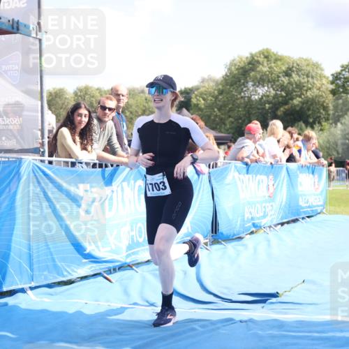 25.08.2024 - Elbe Triathlon Hamburg H.Heesch http://msf.ph/oto/6876053 25.08.2024 12:06:11 Ziel 1613, 1703 meine-sportfotos.de