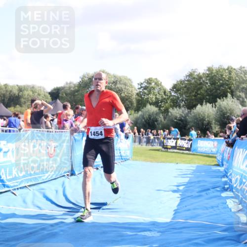 25.08.2024 - Elbe Triathlon Hamburg H.Heesch http://msf.ph/oto/6876055 25.08.2024 11:42:13 Ziel 1454 meine-sportfotos.de