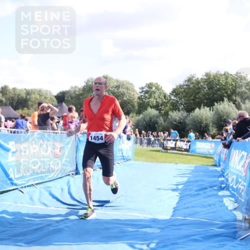25.08.2024 - Elbe Triathlon Hamburg H.Heesch http://msf.ph/oto/6876058 25.08.2024 11:42:13 Ziel 1454 meine-sportfotos.de