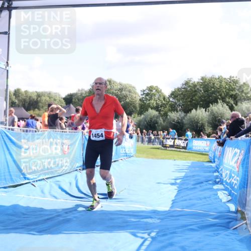 25.08.2024 - Elbe Triathlon Hamburg H.Heesch http://msf.ph/oto/6876061 25.08.2024 11:42:13 Ziel 1454 meine-sportfotos.de