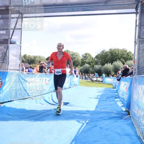 25.08.2024 - Elbe Triathlon Hamburg H.Heesch http://msf.ph/oto/6876067 25.08.2024 11:42:13 Ziel 1454 meine-sportfotos.de