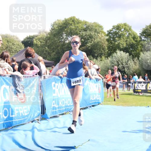 25.08.2024 - Elbe Triathlon Hamburg H.Heesch http://msf.ph/oto/6876082 25.08.2024 12:06:25 Ziel 1682, 1697, 1701 meine-sportfotos.de