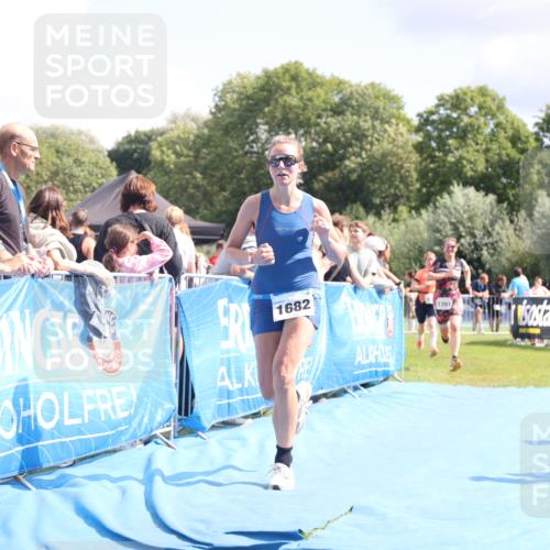 25.08.2024 - Elbe Triathlon Hamburg H.Heesch http://msf.ph/oto/6876086 25.08.2024 12:06:25 Ziel 1682, 1697, 1701 meine-sportfotos.de