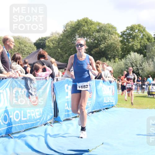 25.08.2024 - Elbe Triathlon Hamburg H.Heesch http://msf.ph/oto/6876089 25.08.2024 12:06:25 Ziel 1682, 1697, 1701 meine-sportfotos.de