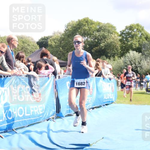 25.08.2024 - Elbe Triathlon Hamburg H.Heesch http://msf.ph/oto/6876092 25.08.2024 12:06:25 Ziel 1682, 1697, 1701 meine-sportfotos.de