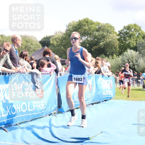 25.08.2024 - Elbe Triathlon Hamburg H.Heesch http://msf.ph/oto/6876095 25.08.2024 12:06:25 Ziel 1682, 1697, 1701 meine-sportfotos.de