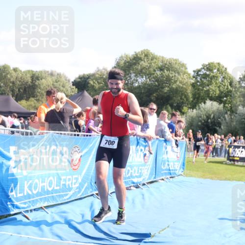 25.08.2024 - Elbe Triathlon Hamburg H.Heesch http://msf.ph/oto/6876096 25.08.2024 11:42:28 Ziel 500, 700, 1495 meine-sportfotos.de