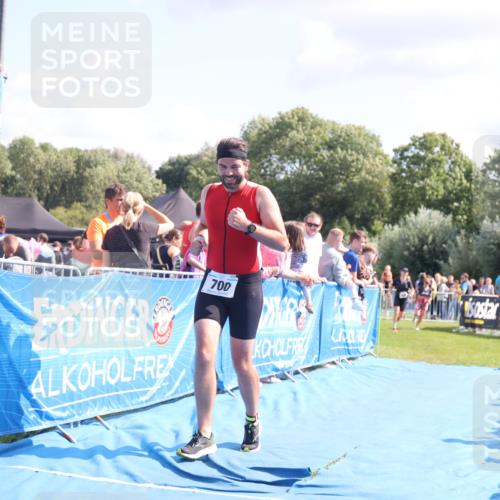 25.08.2024 - Elbe Triathlon Hamburg H.Heesch http://msf.ph/oto/6876099 25.08.2024 11:42:28 Ziel 500, 700, 1495 meine-sportfotos.de