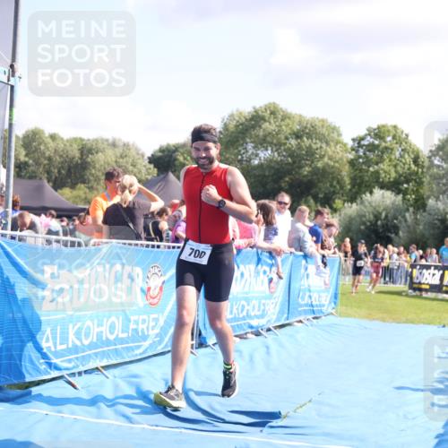 25.08.2024 - Elbe Triathlon Hamburg H.Heesch http://msf.ph/oto/6876101 25.08.2024 11:42:28 Ziel 500, 700, 1495 meine-sportfotos.de