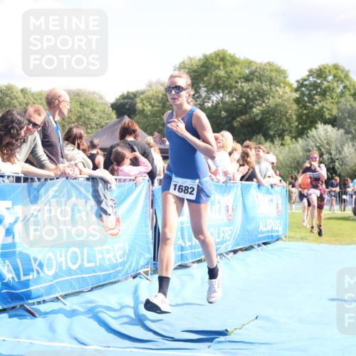 25.08.2024 - Elbe Triathlon Hamburg H.Heesch http://msf.ph/oto/6876102 25.08.2024 12:06:25 Ziel 1682, 1697, 1701 meine-sportfotos.de