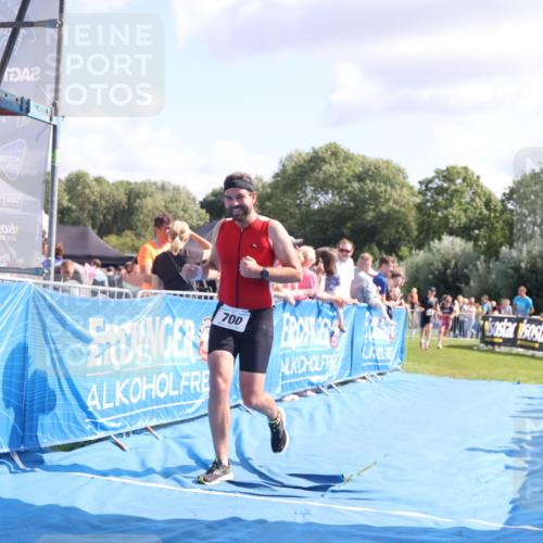 25.08.2024 - Elbe Triathlon Hamburg H.Heesch http://msf.ph/oto/6876107 25.08.2024 11:42:28 Ziel 500, 700, 1495 meine-sportfotos.de