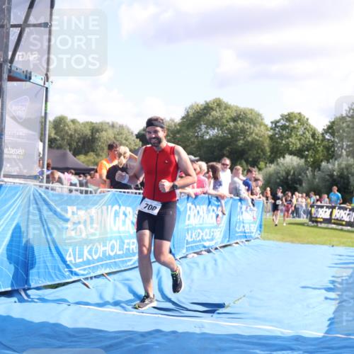25.08.2024 - Elbe Triathlon Hamburg H.Heesch http://msf.ph/oto/6876109 25.08.2024 11:42:28 Ziel 500, 700, 1495 meine-sportfotos.de