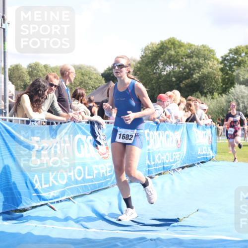 25.08.2024 - Elbe Triathlon Hamburg H.Heesch http://msf.ph/oto/6876112 25.08.2024 12:06:26 Ziel 1682, 1697, 1701 meine-sportfotos.de