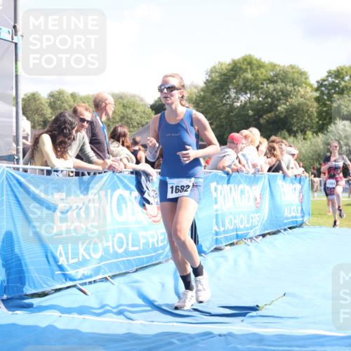 25.08.2024 - Elbe Triathlon Hamburg H.Heesch http://msf.ph/oto/6876115 25.08.2024 12:06:26 Ziel 1682, 1697, 1701 meine-sportfotos.de
