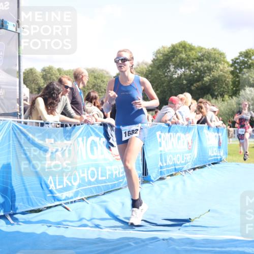 25.08.2024 - Elbe Triathlon Hamburg H.Heesch http://msf.ph/oto/6876118 25.08.2024 12:06:26 Ziel 1682, 1697, 1701 meine-sportfotos.de