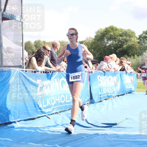 25.08.2024 - Elbe Triathlon Hamburg H.Heesch http://msf.ph/oto/6876123 25.08.2024 12:06:26 Ziel 1682, 1697, 1701 meine-sportfotos.de