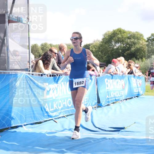 25.08.2024 - Elbe Triathlon Hamburg H.Heesch http://msf.ph/oto/6876125 25.08.2024 12:06:26 Ziel 1682, 1697, 1701 meine-sportfotos.de