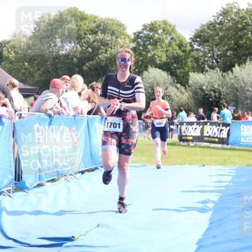 25.08.2024 - Elbe Triathlon Hamburg H.Heesch http://msf.ph/oto/6876139 25.08.2024 12:06:27 Ziel 1682, 1697, 1701 meine-sportfotos.de
