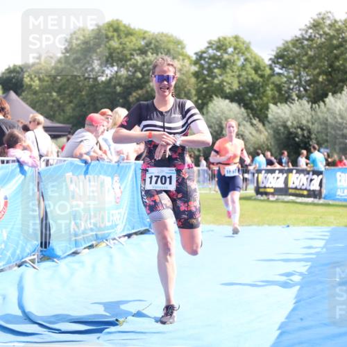 25.08.2024 - Elbe Triathlon Hamburg H.Heesch http://msf.ph/oto/6876154 25.08.2024 12:06:28 Ziel 1682, 1697, 1701 meine-sportfotos.de