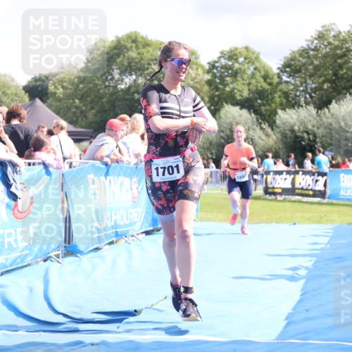 25.08.2024 - Elbe Triathlon Hamburg H.Heesch http://msf.ph/oto/6876161 25.08.2024 12:06:28 Ziel 1682, 1697, 1701 meine-sportfotos.de