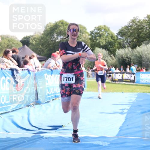 25.08.2024 - Elbe Triathlon Hamburg H.Heesch http://msf.ph/oto/6876168 25.08.2024 12:06:28 Ziel 1682, 1697, 1701 meine-sportfotos.de