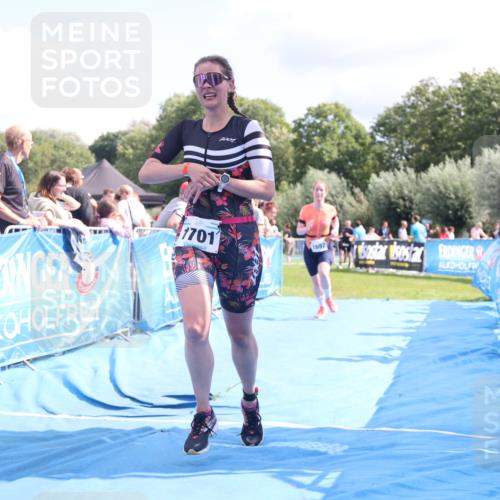 25.08.2024 - Elbe Triathlon Hamburg H.Heesch http://msf.ph/oto/6876176 25.08.2024 12:06:28 Ziel 1682, 1697, 1701 meine-sportfotos.de