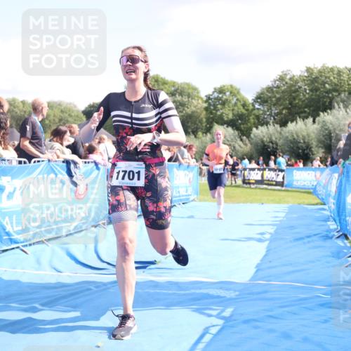 25.08.2024 - Elbe Triathlon Hamburg H.Heesch http://msf.ph/oto/6876185 25.08.2024 12:06:28 Ziel 1682, 1697, 1701 meine-sportfotos.de