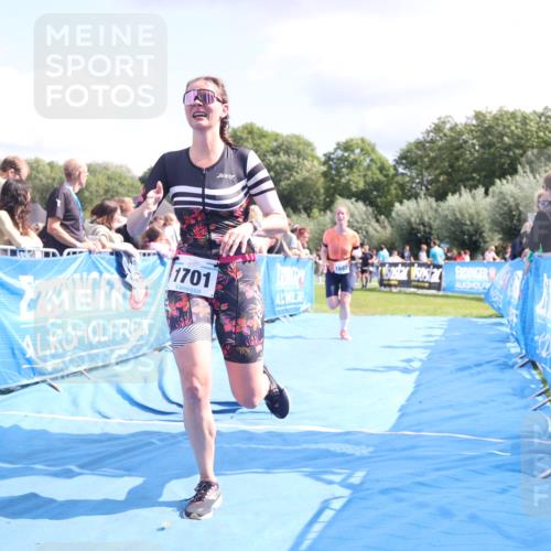 25.08.2024 - Elbe Triathlon Hamburg H.Heesch http://msf.ph/oto/6876188 25.08.2024 12:06:28 Ziel 1682, 1697, 1701 meine-sportfotos.de