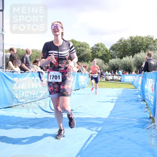 25.08.2024 - Elbe Triathlon Hamburg H.Heesch http://msf.ph/oto/6876191 25.08.2024 12:06:28 Ziel 1682, 1697, 1701 meine-sportfotos.de