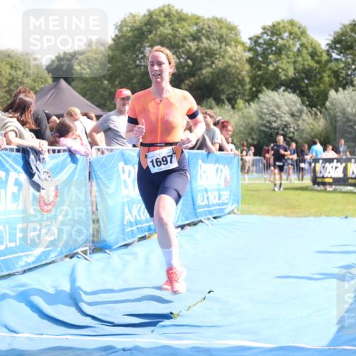 25.08.2024 - Elbe Triathlon Hamburg H.Heesch http://msf.ph/oto/6876196 25.08.2024 12:06:29 Ziel 1682, 1697, 1701 meine-sportfotos.de