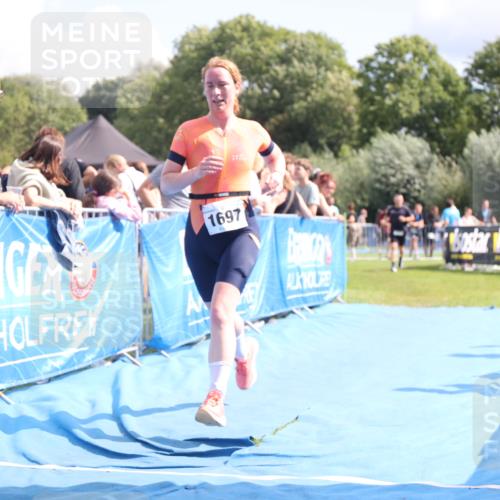 25.08.2024 - Elbe Triathlon Hamburg H.Heesch http://msf.ph/oto/6876199 25.08.2024 12:06:30 Ziel 1431, 1682, 1697, 1701 meine-sportfotos.de