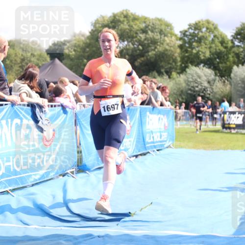25.08.2024 - Elbe Triathlon Hamburg H.Heesch http://msf.ph/oto/6876202 25.08.2024 12:06:30 Ziel 1431, 1682, 1697, 1701 meine-sportfotos.de