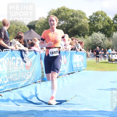 25.08.2024 - Elbe Triathlon Hamburg H.Heesch http://msf.ph/oto/6876205 25.08.2024 12:06:30 Ziel 1431, 1682, 1697, 1701 meine-sportfotos.de