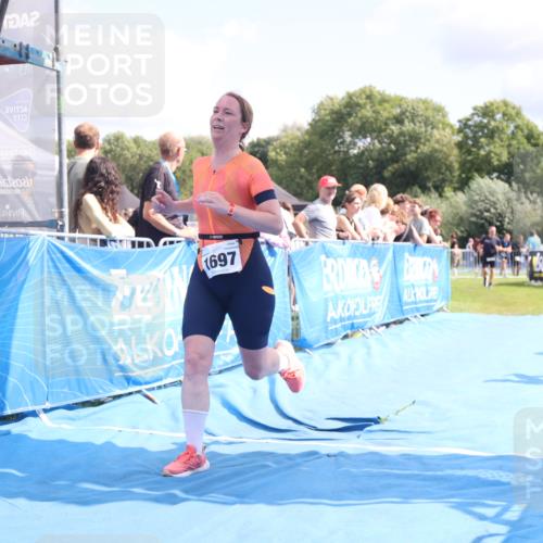 25.08.2024 - Elbe Triathlon Hamburg H.Heesch http://msf.ph/oto/6876225 25.08.2024 12:06:30 Ziel 1431, 1682, 1697, 1701 meine-sportfotos.de