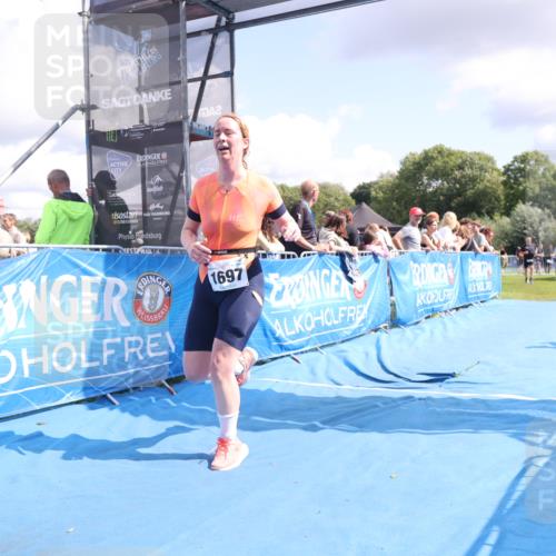 25.08.2024 - Elbe Triathlon Hamburg H.Heesch http://msf.ph/oto/6876248 25.08.2024 12:06:30 Ziel 1431, 1682, 1697, 1701 meine-sportfotos.de