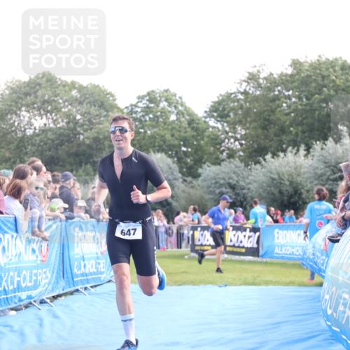 25.08.2024 - Elbe Triathlon Hamburg H.Heesch http://msf.ph/oto/6876277 25.08.2024 11:17:19 Ziel 647, 662 meine-sportfotos.de