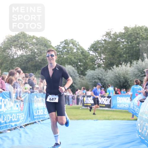 25.08.2024 - Elbe Triathlon Hamburg H.Heesch http://msf.ph/oto/6876280 25.08.2024 11:17:19 Ziel 647, 662 meine-sportfotos.de