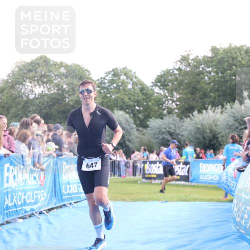 25.08.2024 - Elbe Triathlon Hamburg H.Heesch http://msf.ph/oto/6876284 25.08.2024 11:17:19 Ziel 647, 662 meine-sportfotos.de