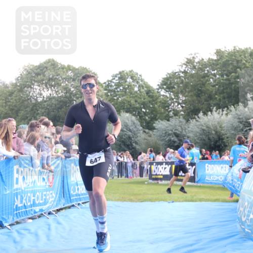 25.08.2024 - Elbe Triathlon Hamburg H.Heesch http://msf.ph/oto/6876287 25.08.2024 11:17:19 Ziel 647, 662 meine-sportfotos.de